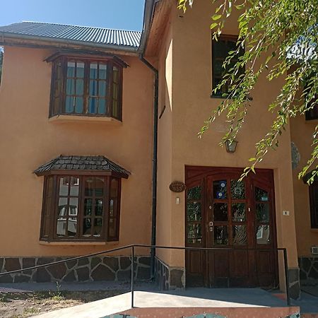 La Casa De Emma Hostel Esquel Ngoại thất bức ảnh
